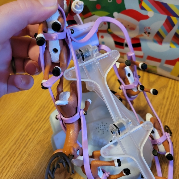 Rudolph the Red-Nosed Reindeer Santa's Sleigh - Picture 3 of 5